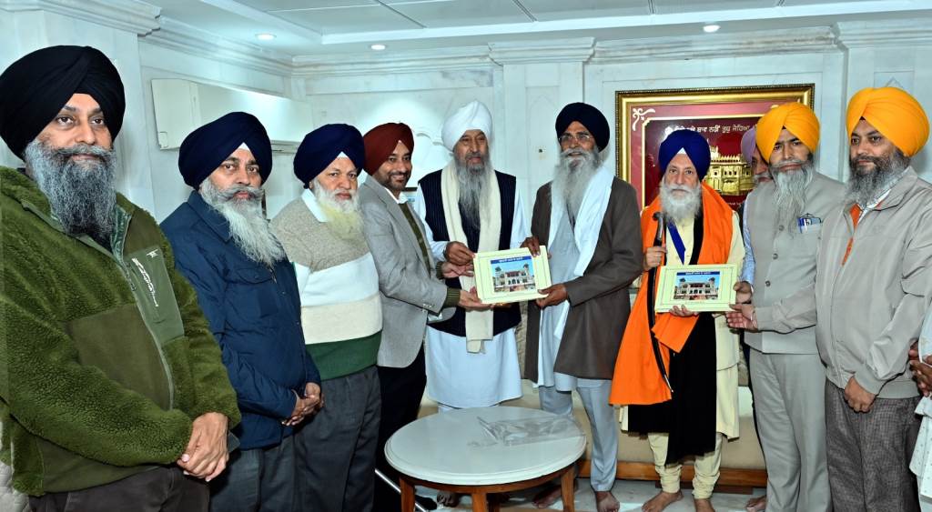 Dr Dalvir Singh Pannu presents the book Gurmukhi Adab Da Khazana to Advocate Dhami